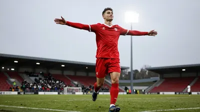 Stürmer Jonathan Burkardt kehrt nach über zehn Jahren im Verein zu Mainz 05 zurück, während das Team mit einem starken...